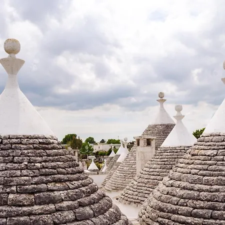 Il Trullo Di Flora E Nino 로코로톤도