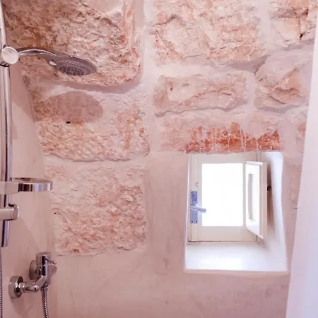 Il Trullo Di Flora E Nino 로코로톤도